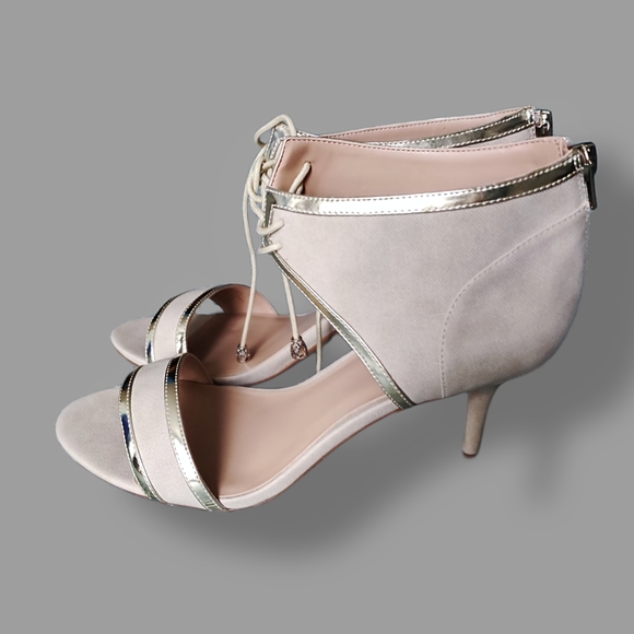 WOMENS FUNKY SHOES SOLE SOCIETY SO YELENA NUDE HEELS METALLIC FINISH SZ 9.5, NWT - Picture 1 of 6